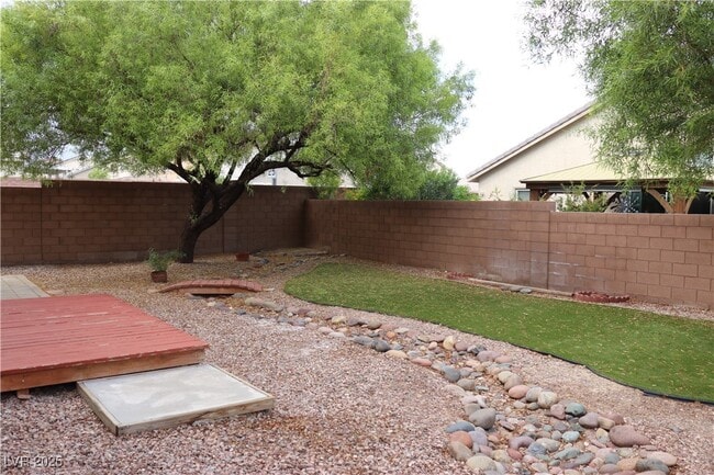 Building Photo - 2404 Alma Lidia Ave