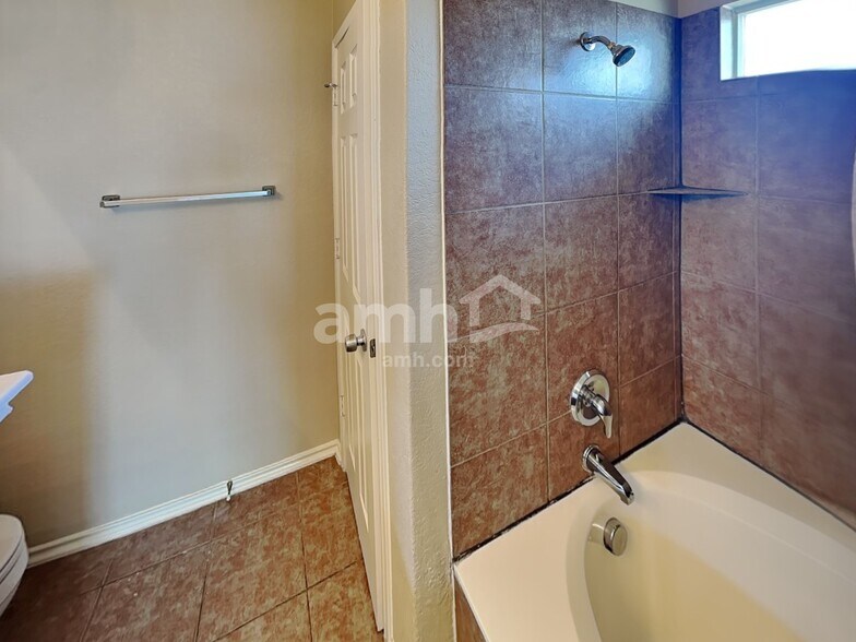 Building Photo - 11766 Wayward Daisy