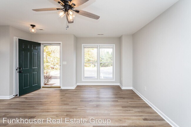 Building Photo - 2 br, 2.5 bath House - 835 Camelot Lane