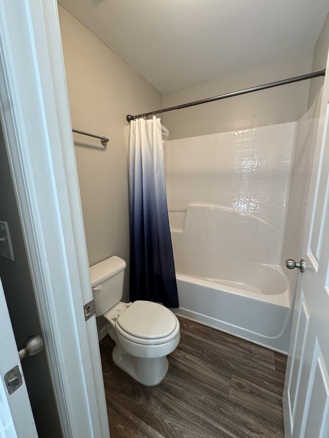 Full Bathroom #3 - 5201 Village Ct