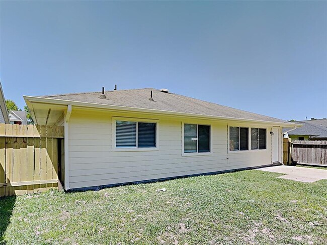Building Photo - 820 Dragonfly Dr