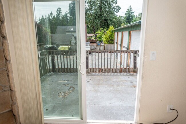 Building Photo - 9620 Maple Ave SW