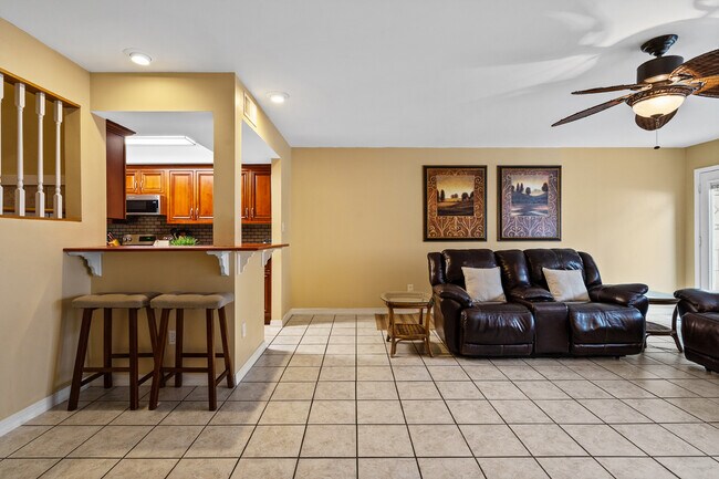 Building Photo - 8426 Williamsburg Cir