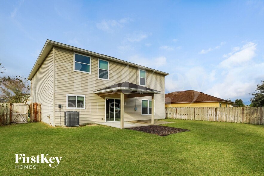 Building Photo - 208 Straw Pond Way