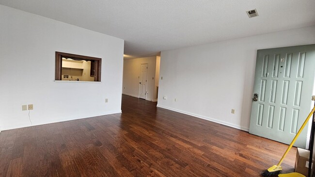 Building Photo - Maryville 37803 - 2 bedroom, 2 bath condo ...