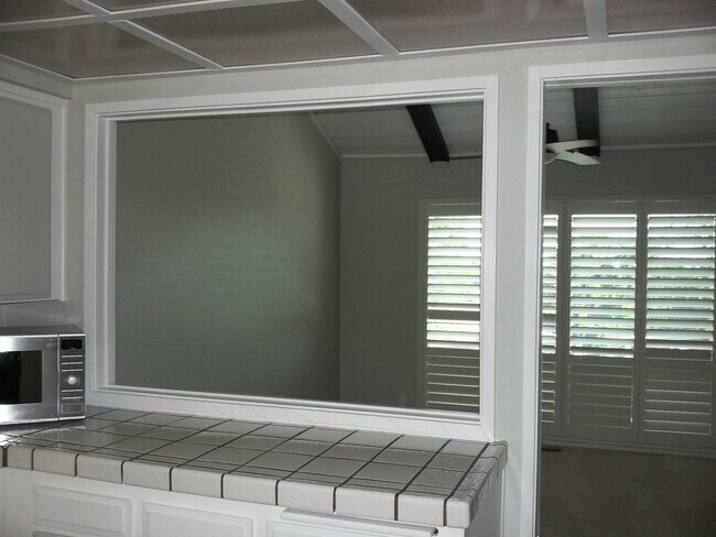 Building Photo - Home in The Bluffs overlooking American River