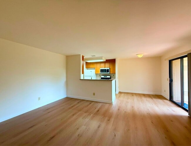 Building Photo - Charming 1 Bedroom Condo in Stoney Brook
