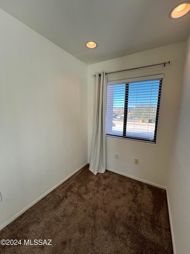 Building Photo - 4166 N Fortune Loop