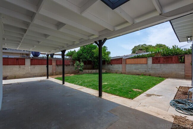 Building Photo - 534 Jeffree St