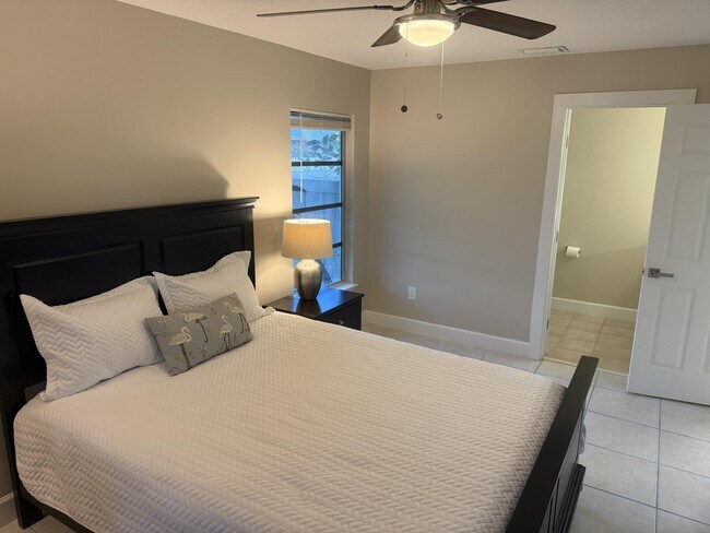 Building Photo - 3957 NW Cinnamon Tree Cir