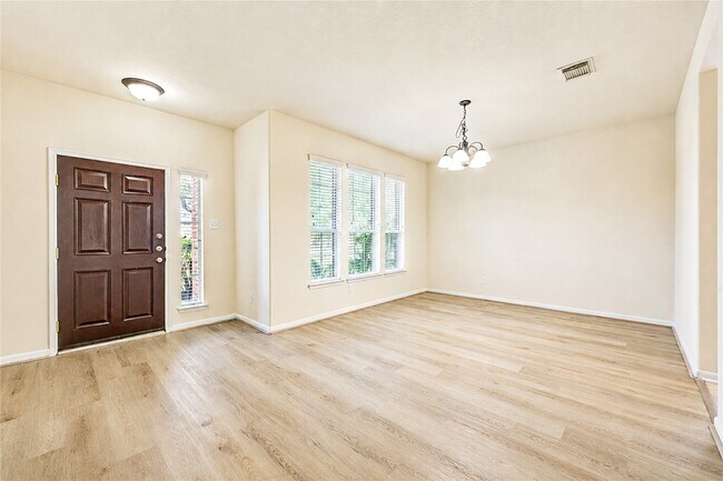 Building Photo - 7419 Sabinal Creek Dr