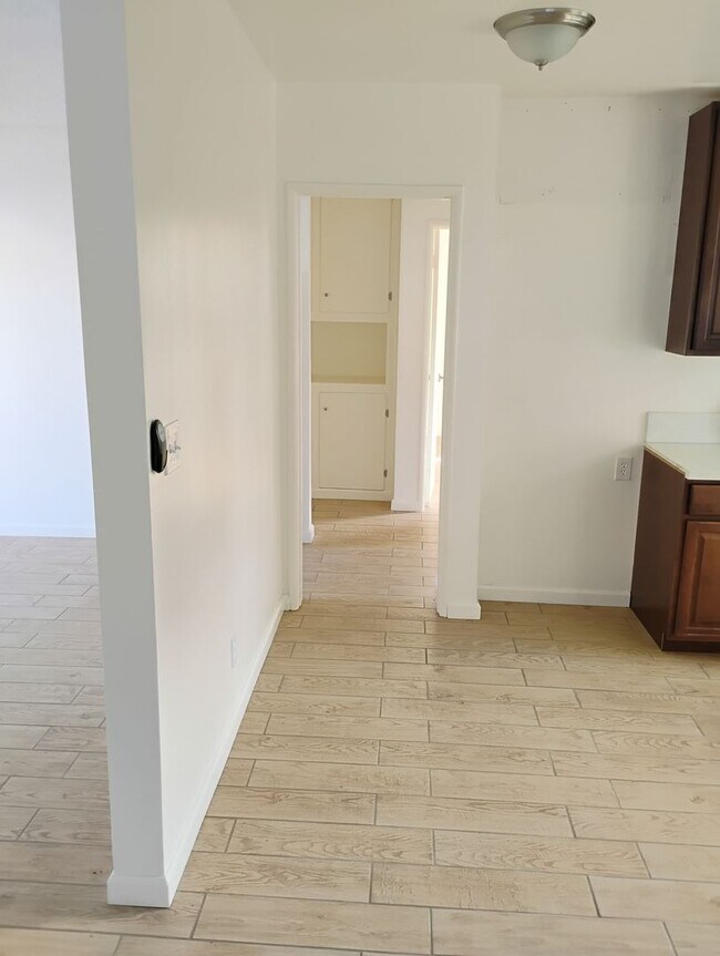 Building Photo - 18924-18934 Gault Street