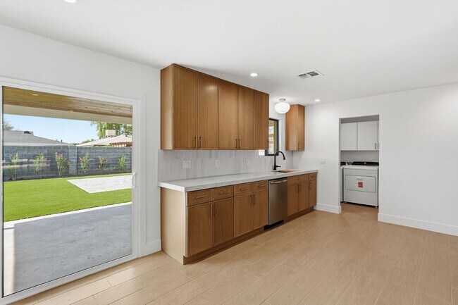 Building Photo - 7421 E Princeton Ave