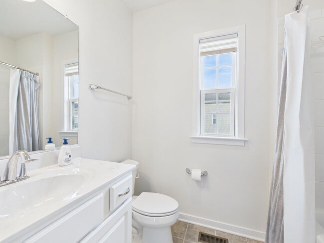 Building Photo - 5404 Coopers Walk Ln