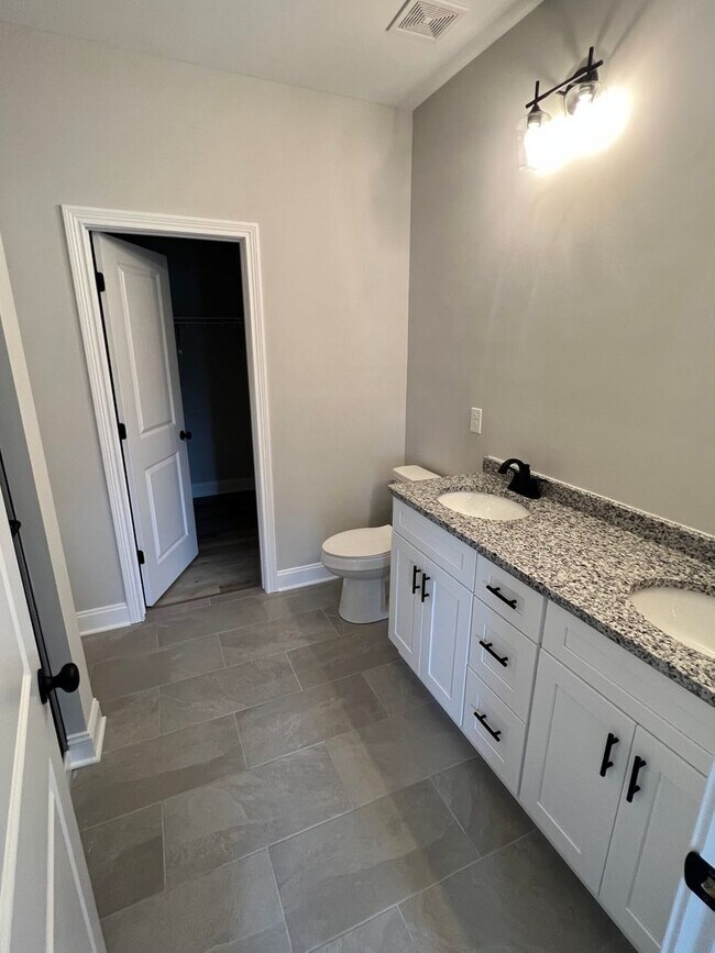 Building Photo - 1217 Shallowford St