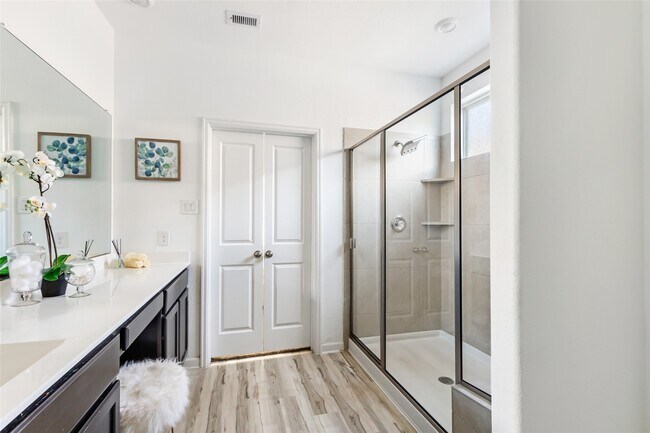 Building Photo - 1650 Chart Dr