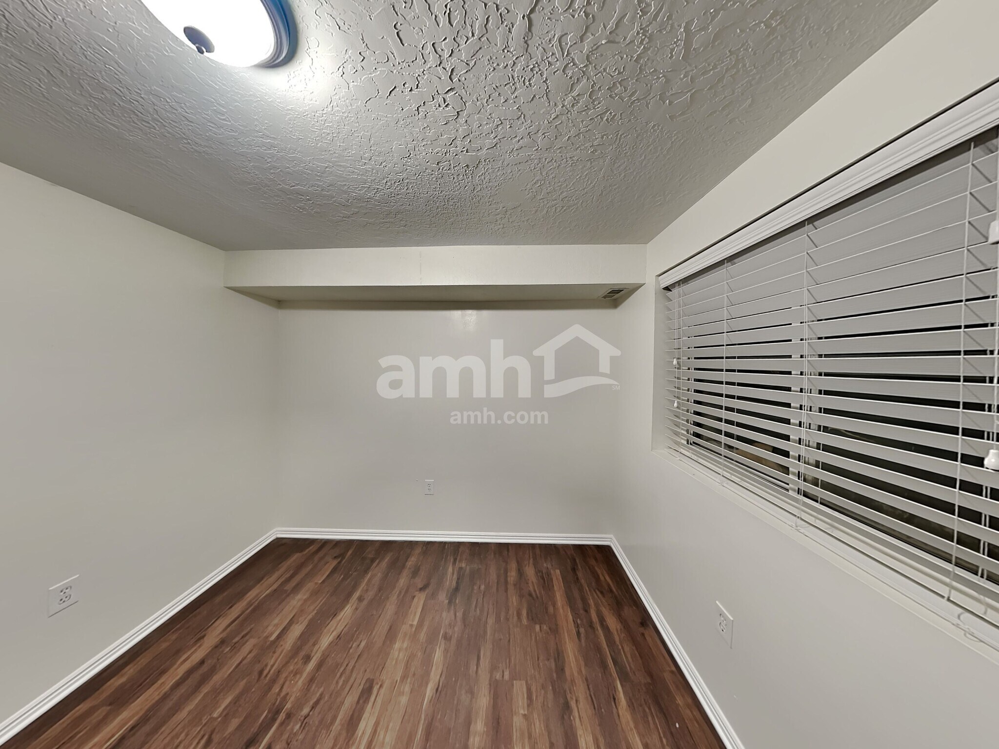 Building Photo - 1074 E 3250 N