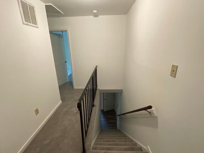 Building Photo - 1700 Taft Pl