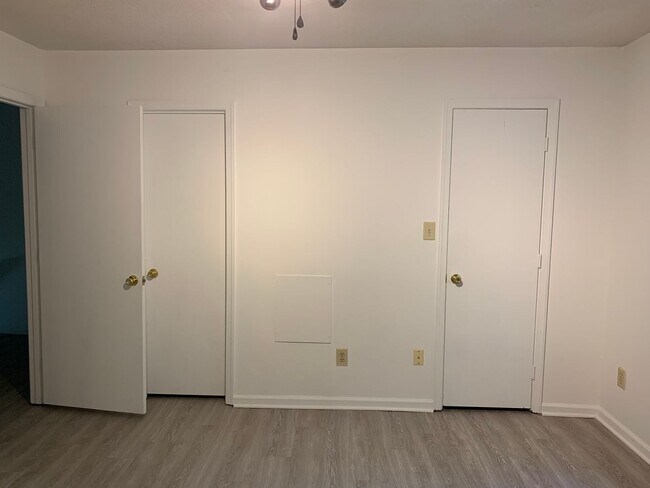 Building Photo - 4912-4914 #6