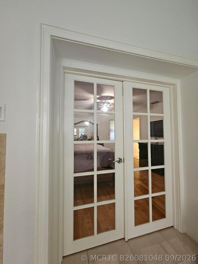 Building Photo - 286 NE Brunson Ct