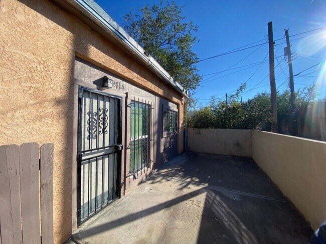 Building Photo - Lead Ave SE-2112-2114