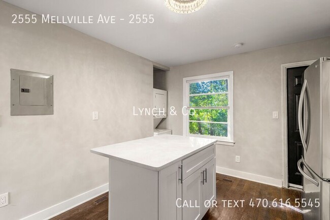 Building Photo - 2555 Mellville Ave