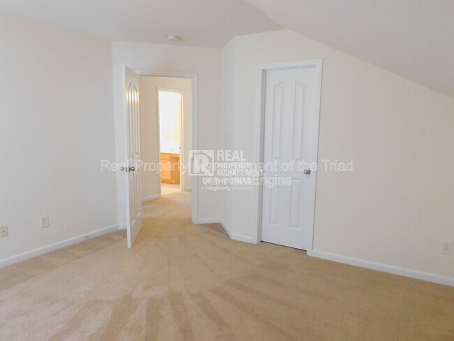 Building Photo - 1017 Hawick Dr