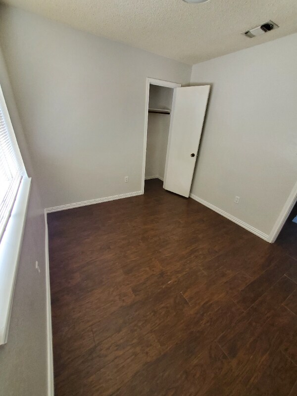 Building Photo - 310 Bluegrass Ln