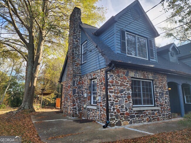 Building Photo - 1114 Fayetteville Rd SE