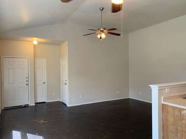 Building Photo - Townhome for rent