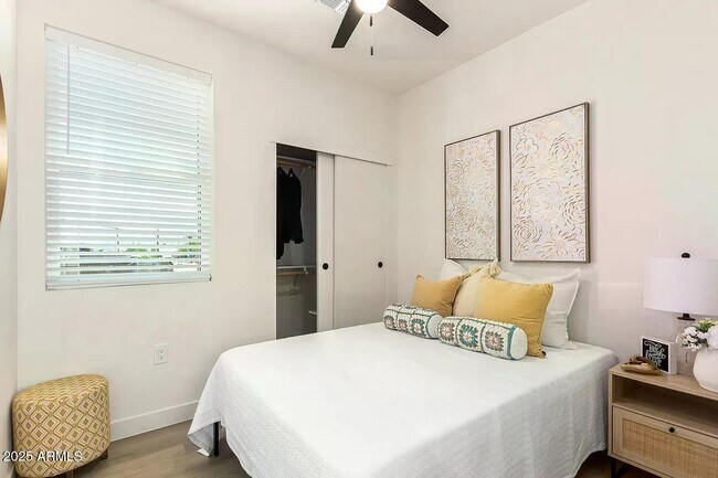 Building Photo - 411 N 32nd Pl