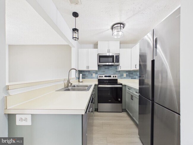 Building Photo - 7981 Calvary Ct