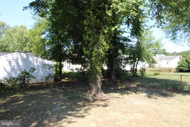Building Photo - 3404 Elmwood Dr