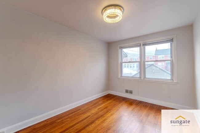 Building Photo - 8666 Oak Rd