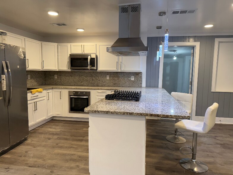 Building Photo - 961 Eastside Dr SE