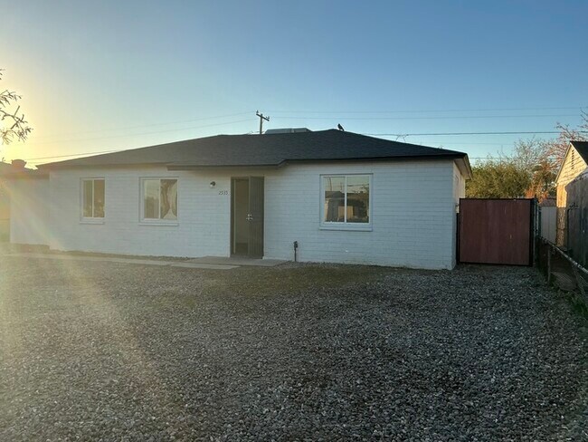 Building Photo - 2935 W Garfield St