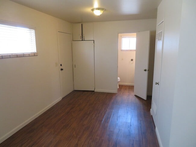 Building Photo - 2 plus bed, 1.5 bath, close to Seabright b...