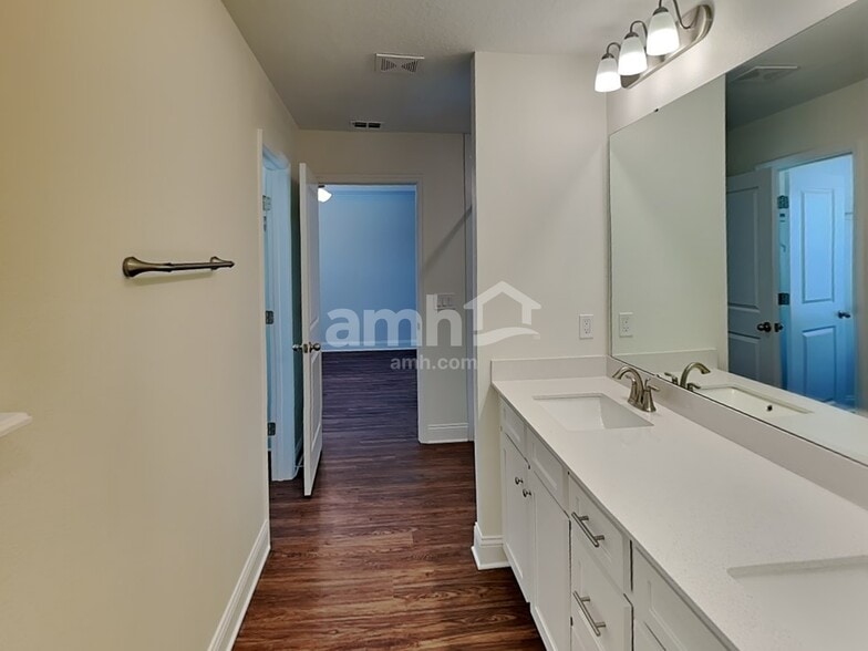 Building Photo - 6065 Little Blf Cir