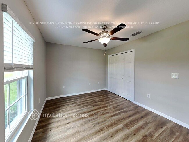 Building Photo - 742 NE 7th Pl