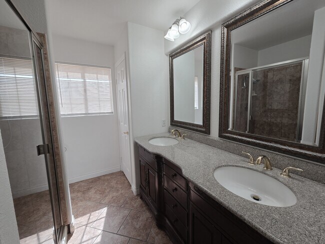 Building Photo - 1612 N Torrey Pines Dr