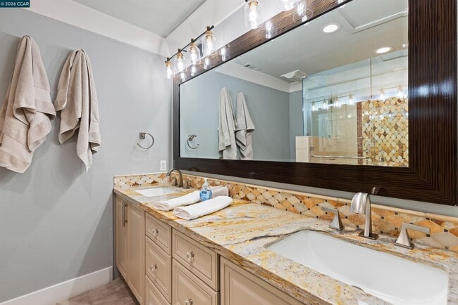 Building Photo - 10 Jolie Ln