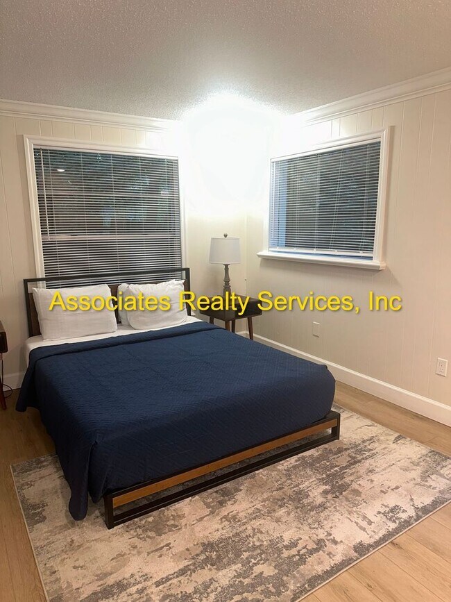 Building Photo - 3 Bed/2 Bath Spacious Home in Mason Manor! Screened Porch and Fenced Backyard!!!