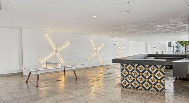 Building Photo - 404 NE 2nd Ave