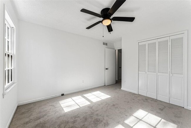 Building Photo - 444 Wellington Way