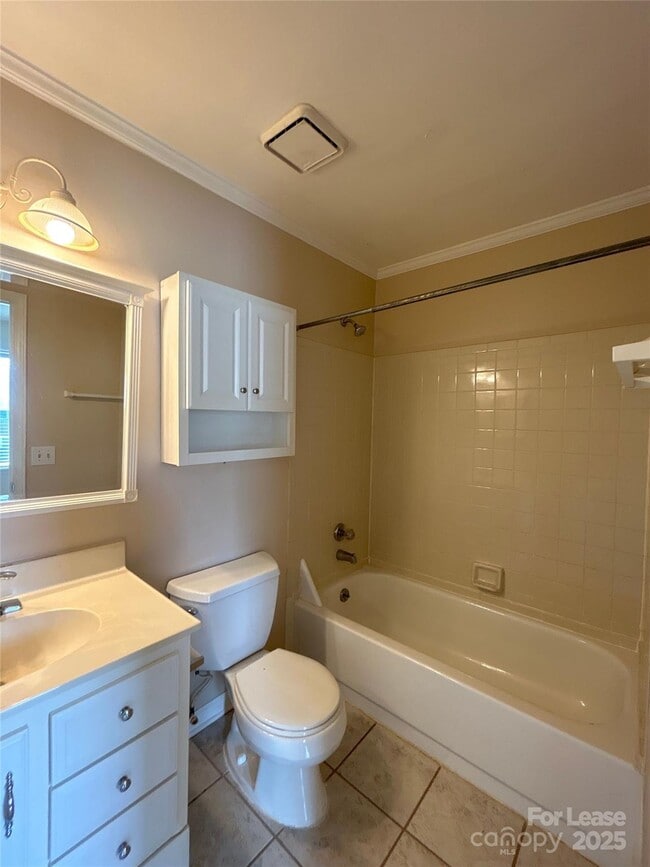 Building Photo - 8258 Golf Ridge Dr