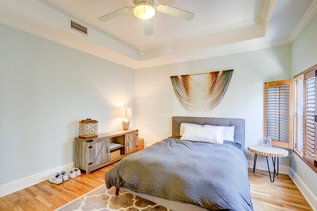 Building Photo - 411 26th St