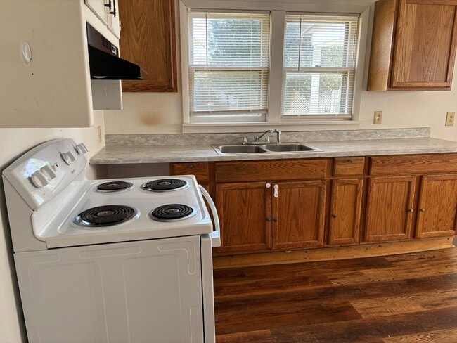 Building Photo - 2 BR 1 BA, Close to Downtown Decherd, City Park, Restaruants.