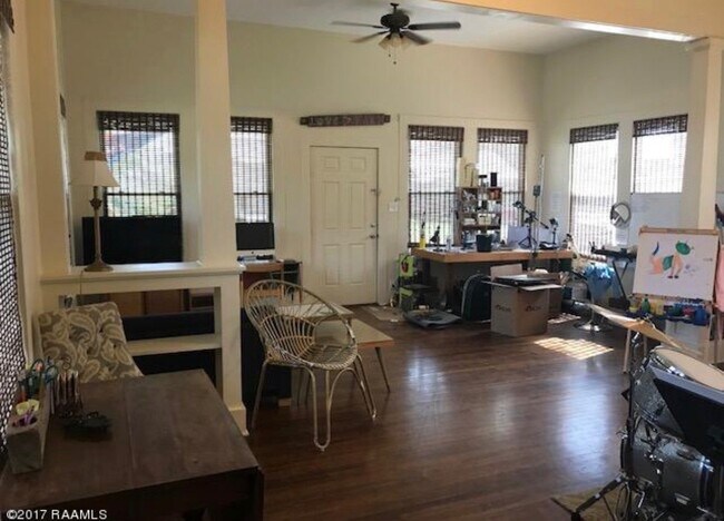 Building Photo - 200 E Cypress St