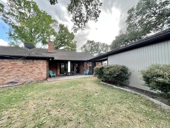 Building Photo - 6210 Queensloch Dr