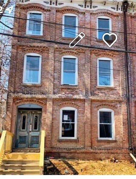 Building Photo - 35 Edward St